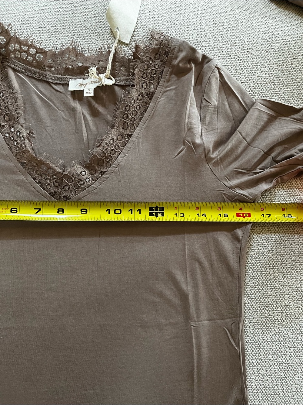 Women’s Blouse Top Tee Size Small Lace V Neck Long Sleeves Blush Stretchy New - Picture 4 of 9